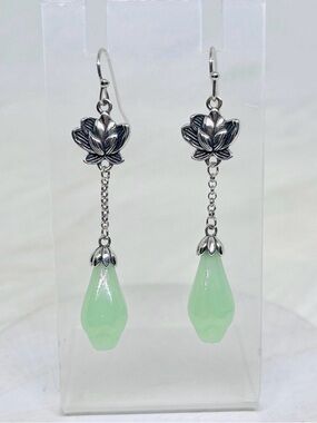 Silver tone Lotus Classical Retro Dangle Earrings